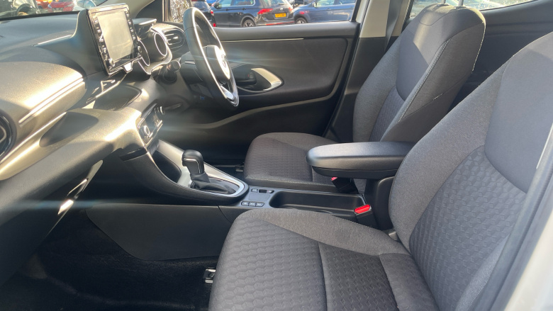 Toyota Yaris 1.5 Hybrid Design 5dr CVT Hybrid Hatchback